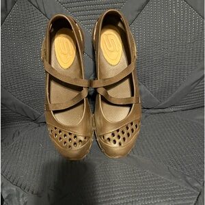 NWOT SKECHERS WATER SHOES SIZE 9